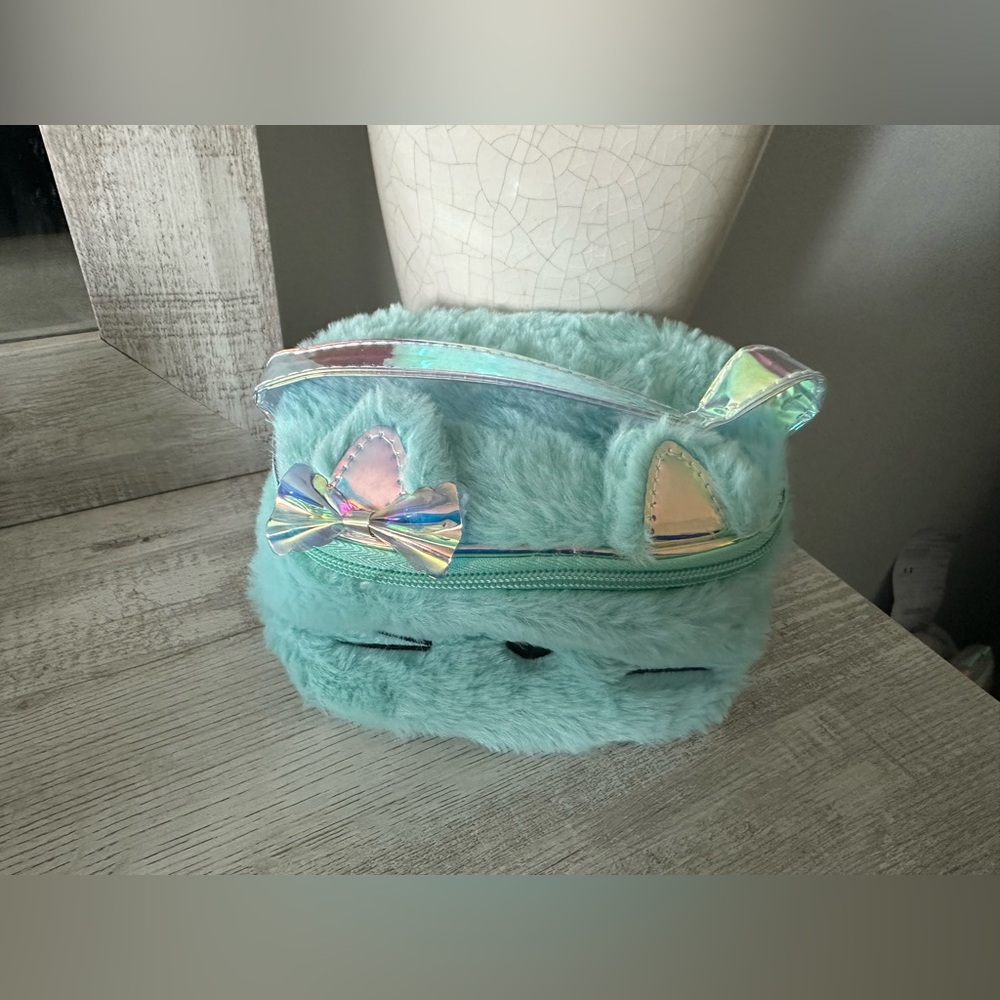 Claire’s Kids Furry Mint Green Cat Purse NWT